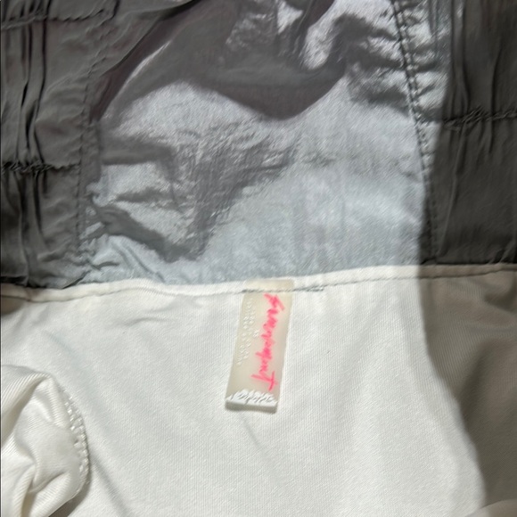 Free people movement feelin fit femme high waisted silver running workout shorts - Picture 3 of 6